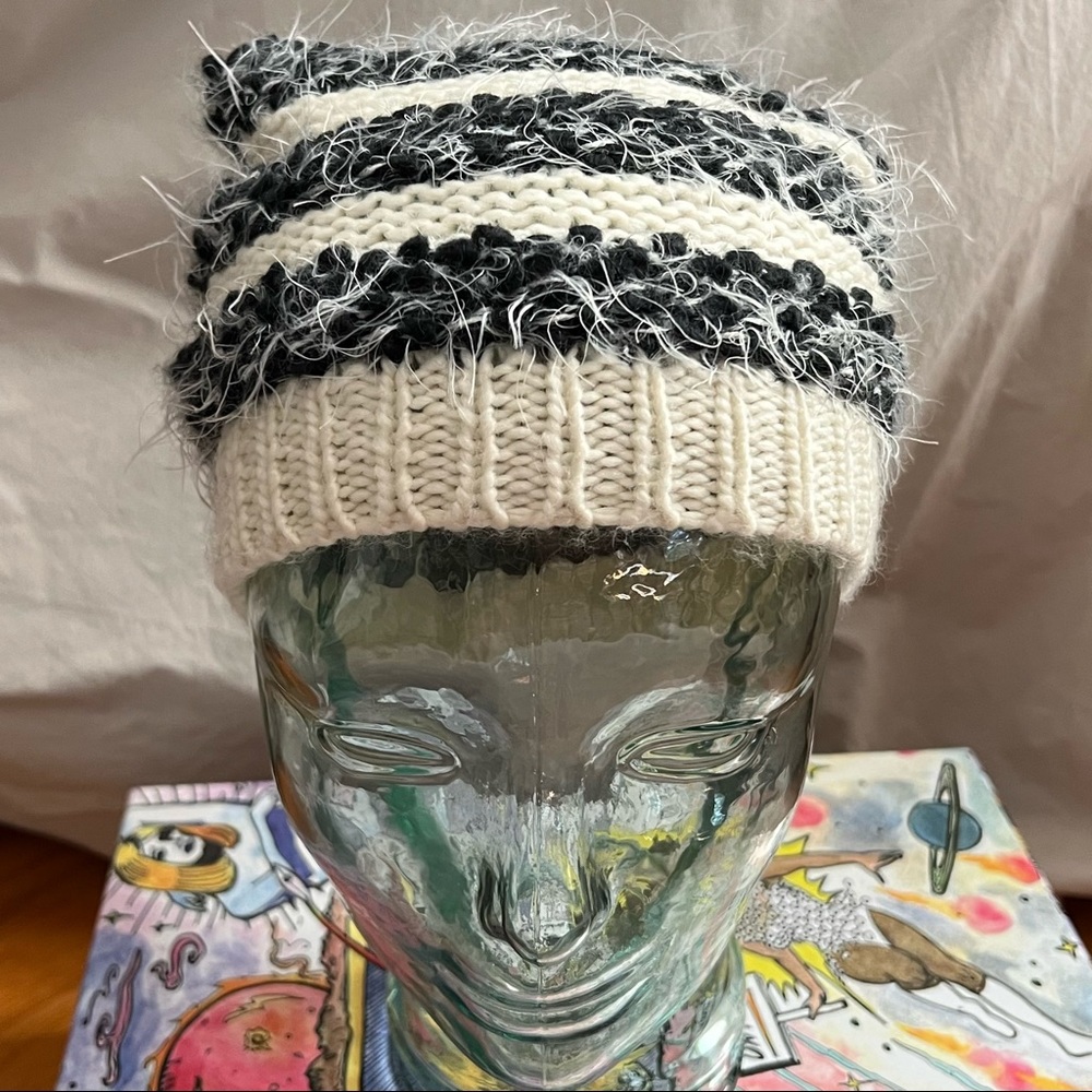 Anthropologie fuzzy hat. - Picture 3 of 4
